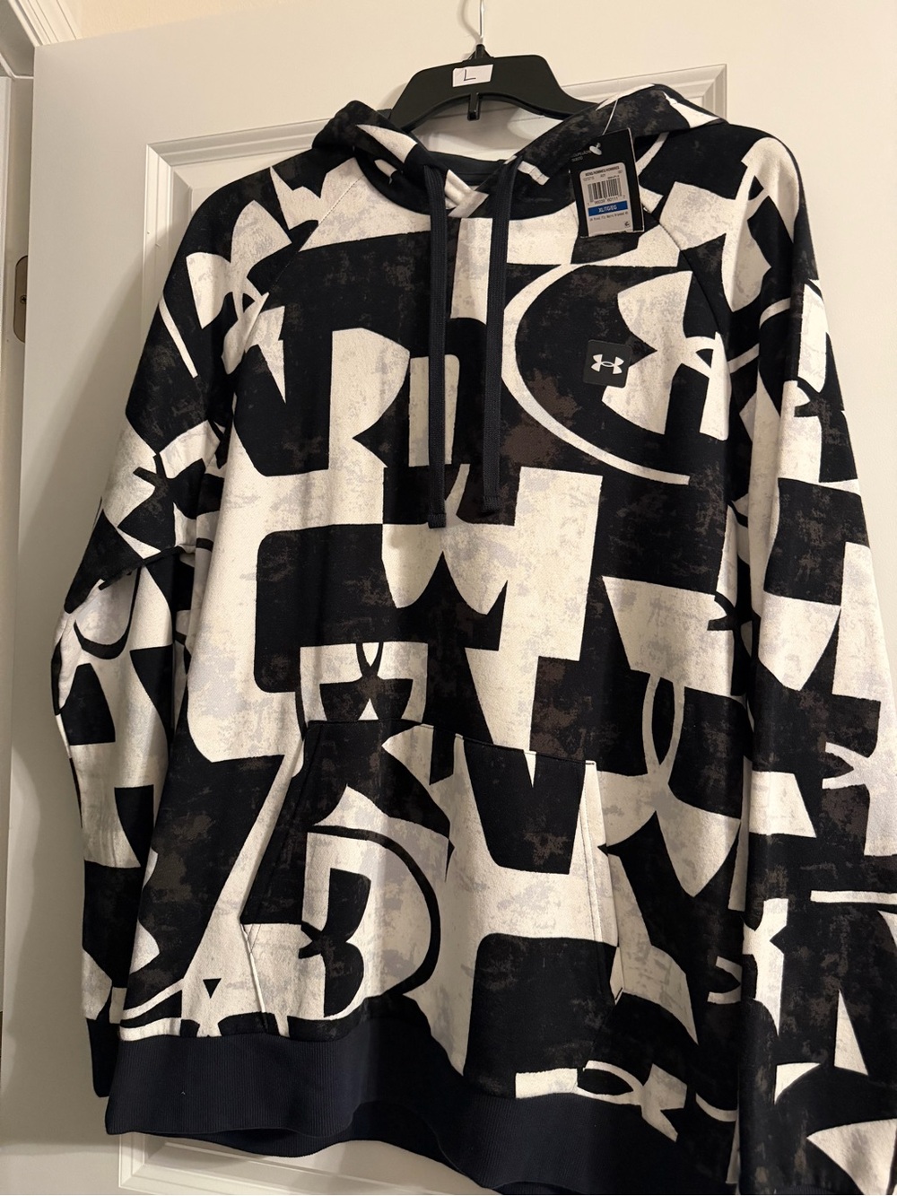 Under Armour Men’s Black & White Graphic Zip-Up Hoodie